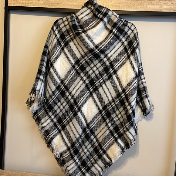 Plaid Black and White Poncho - Picture 3 of 3